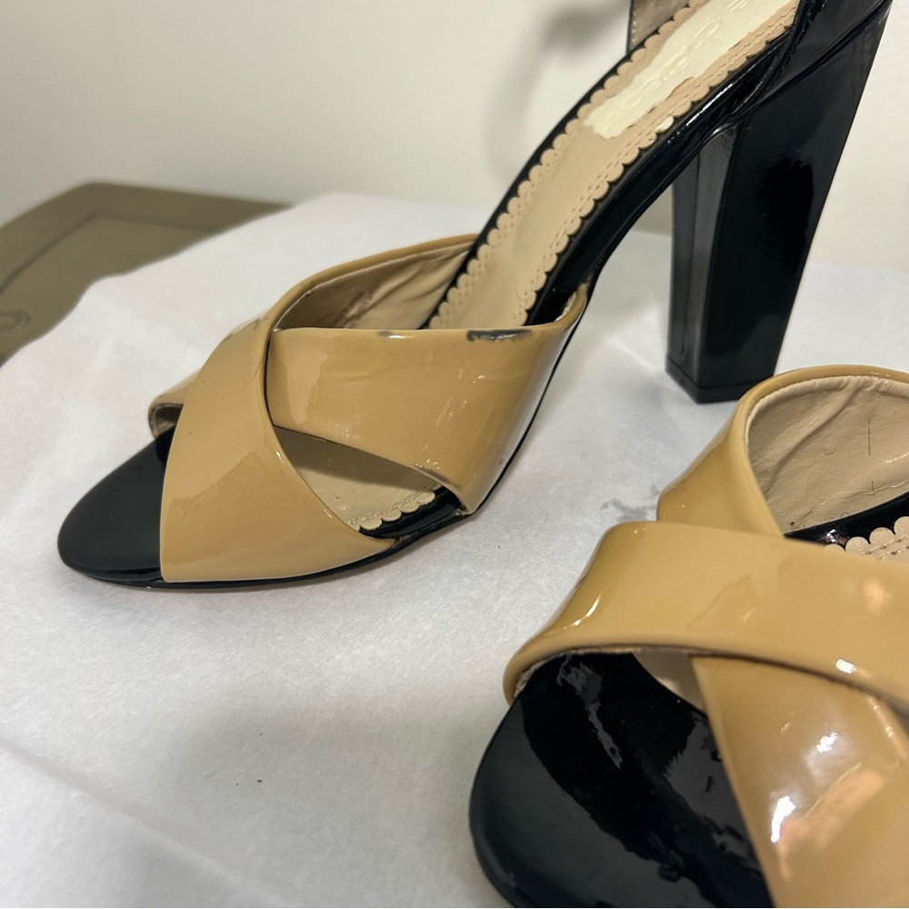 Le Château Elegant Beige and Black Women's Heels - Picture 6 of 8